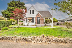 Seaside Cottage with Hot Tub Walk to the Beaches!